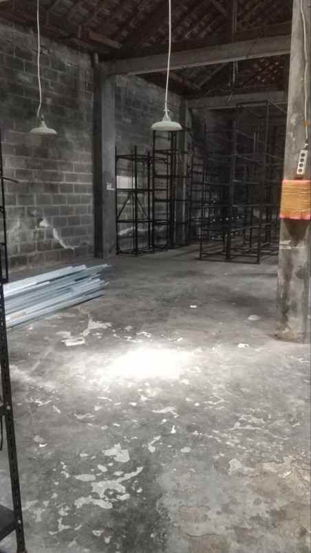 dijual rumah rumah gudang ploso timur