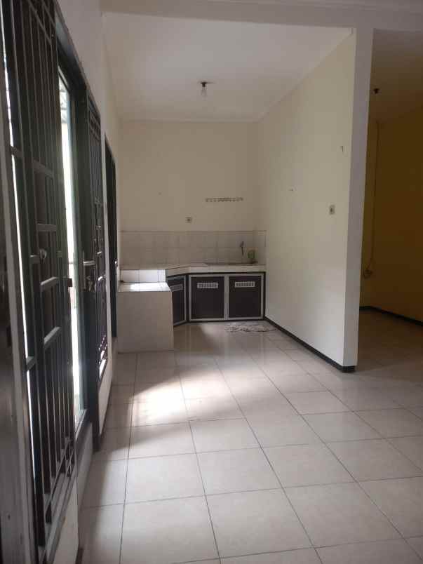 dijual rumah rungkut