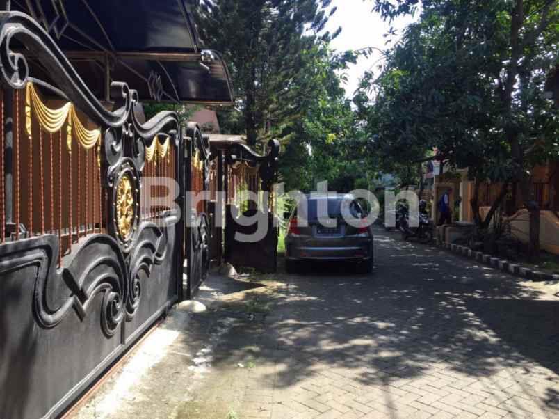 dijual rumah rungkut barata