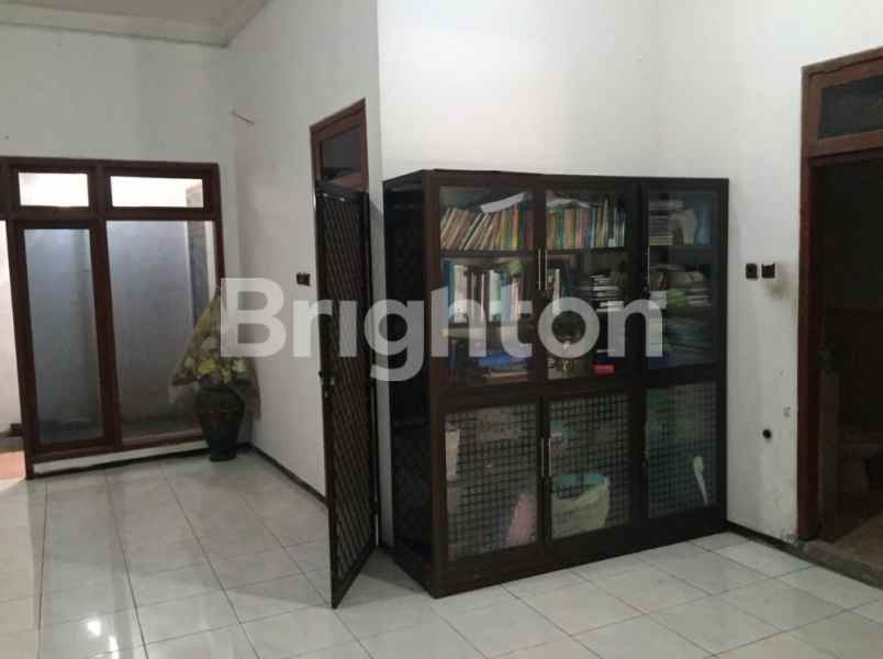 dijual rumah rungkut barata
