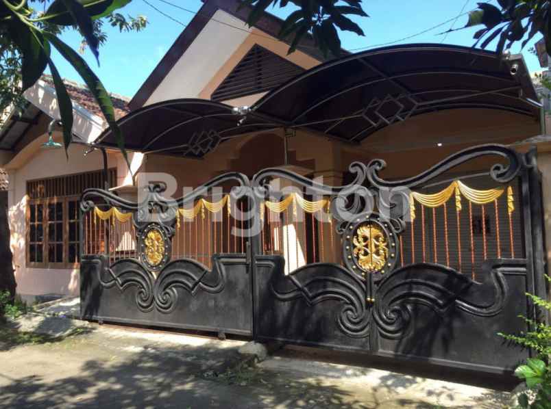 dijual rumah rungkut barata