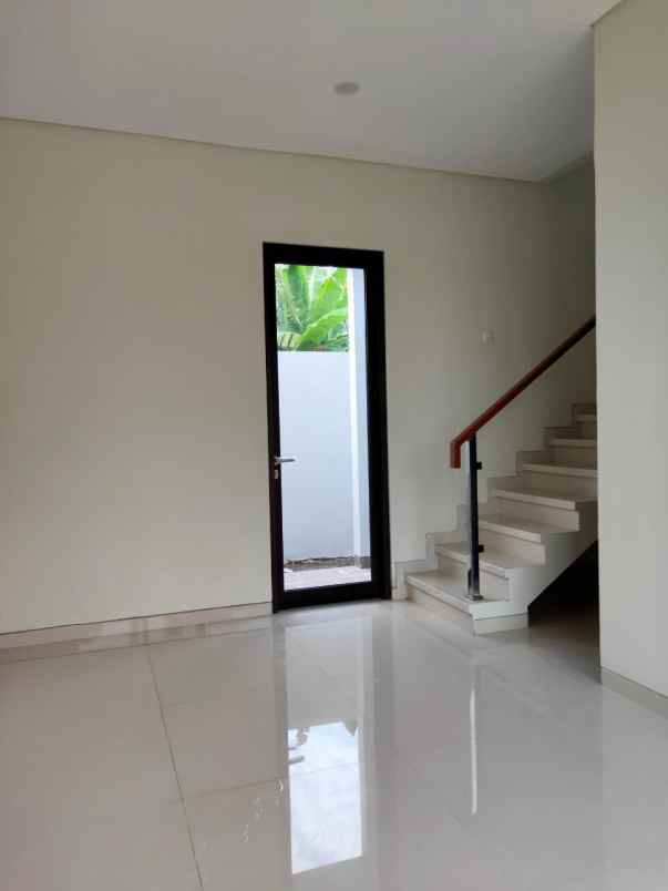 dijual rumah safira gold