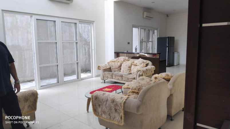 dijual rumah san antonio