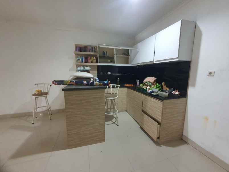 dijual rumah sawah lama ciputat