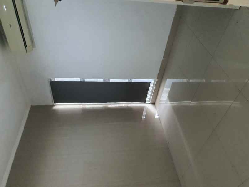 dijual rumah sawah lama ciputat