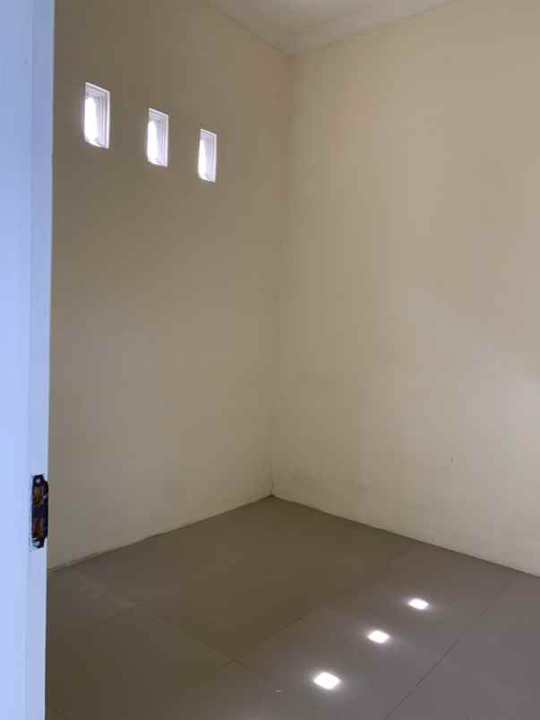 dijual rumah second di lokasi strategis