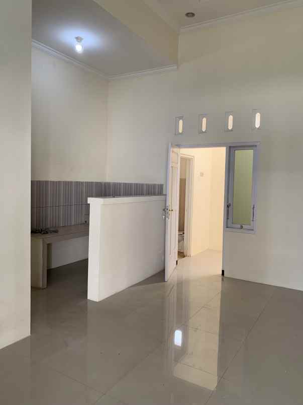 dijual rumah second di lokasi strategis