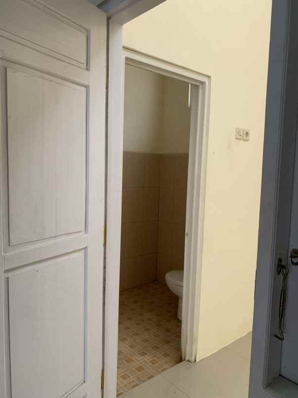 dijual rumah second di lokasi strategis