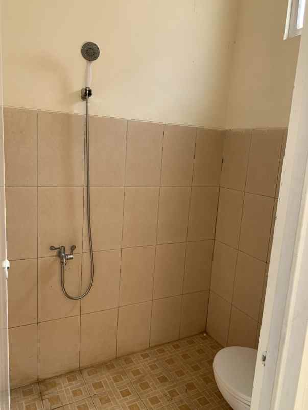 dijual rumah second di lokasi strategis