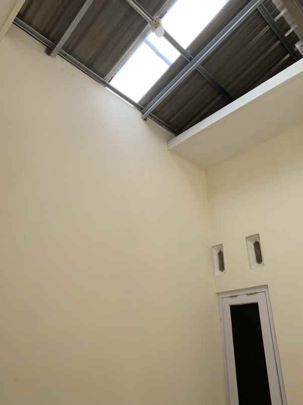 dijual rumah second di lokasi strategis