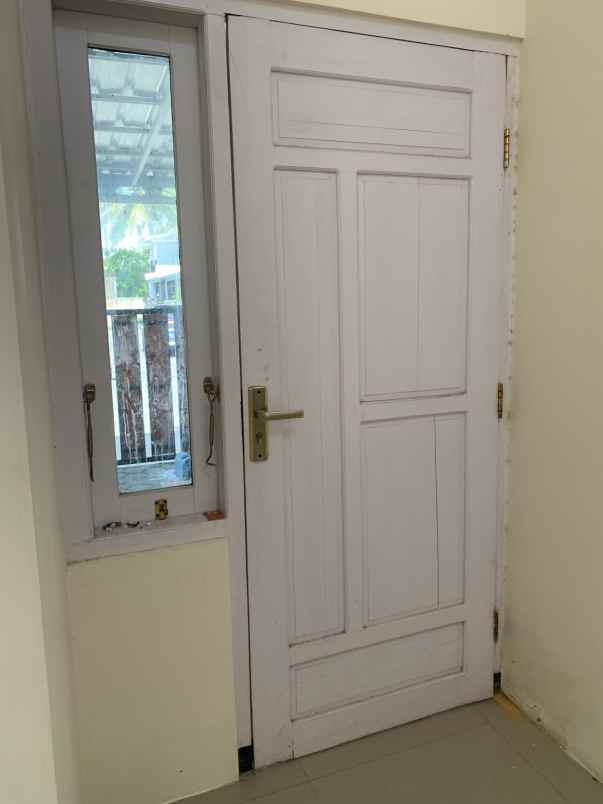 dijual rumah second di lokasi strategis