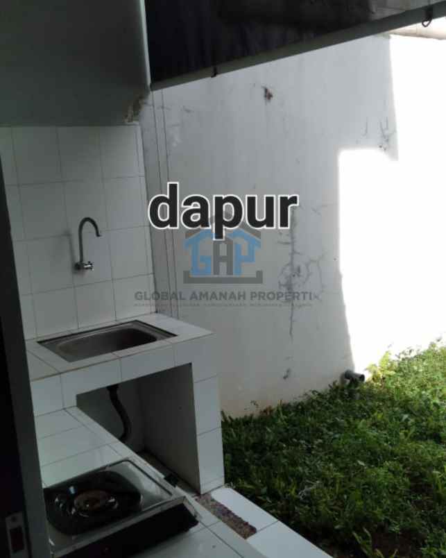 dijual rumah second like new cipageran murah 2 lantai