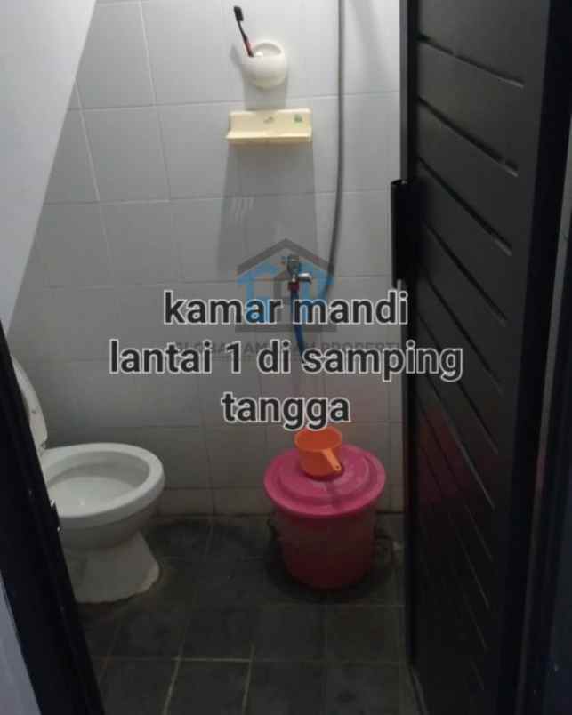 dijual rumah second like new cipageran murah 2 lantai