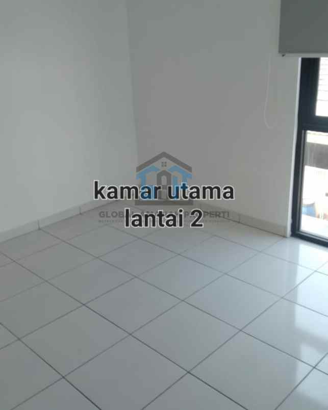 dijual rumah second like new cipageran murah 2 lantai
