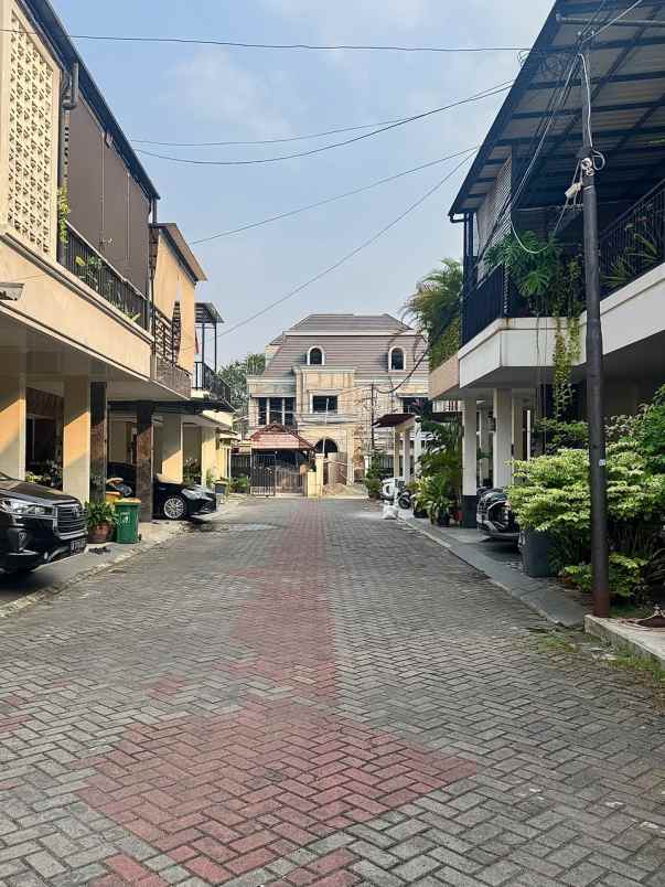 dijual rumah secondary dalam twonhouse siap huni