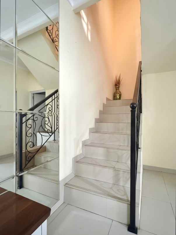 dijual rumah secondary dalam twonhouse siap huni