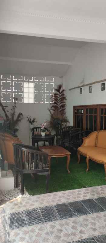 dijual rumah semolowaru elok