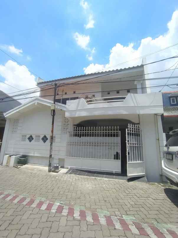 dijual rumah semolowaru elok
