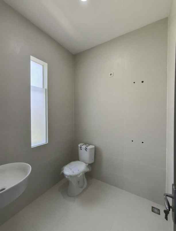 dijual rumah setro timur