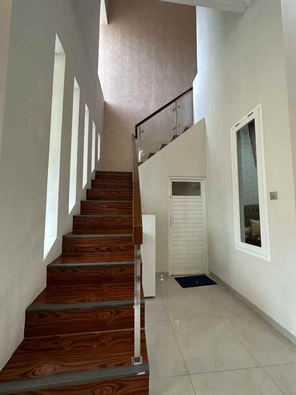 dijual rumah simpang kalpataru