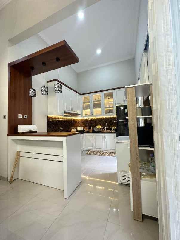 dijual rumah simpang kalpataru