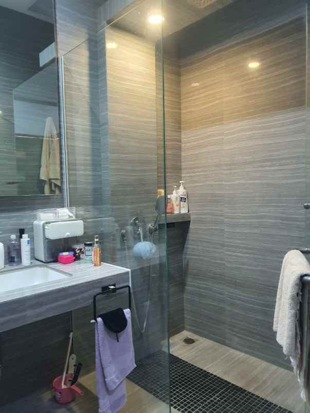 dijual rumah singgasana pradana