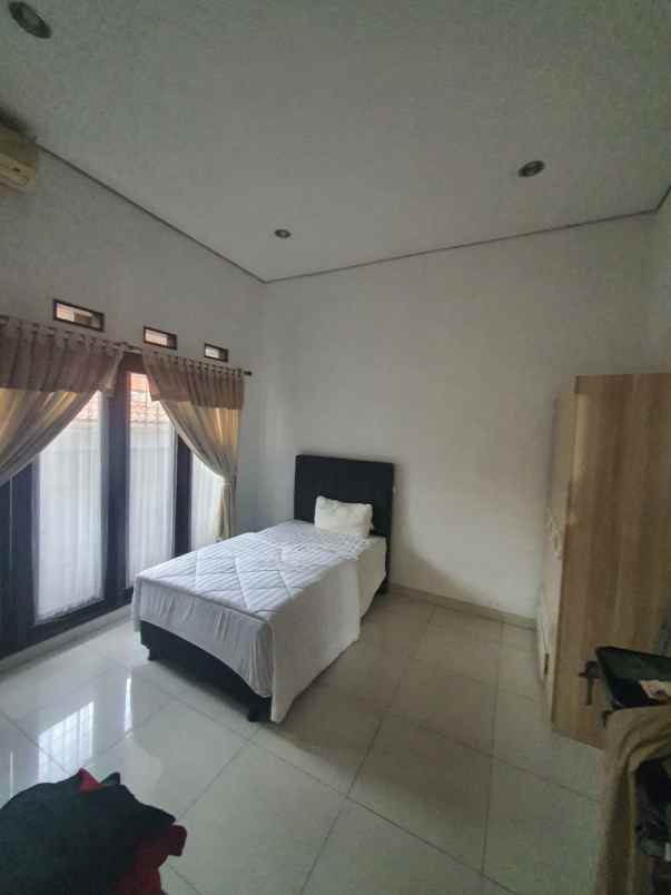 dijual rumah singgasana pradana