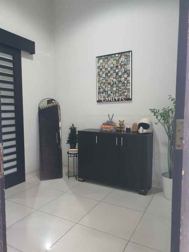 dijual rumah singgasana pradana