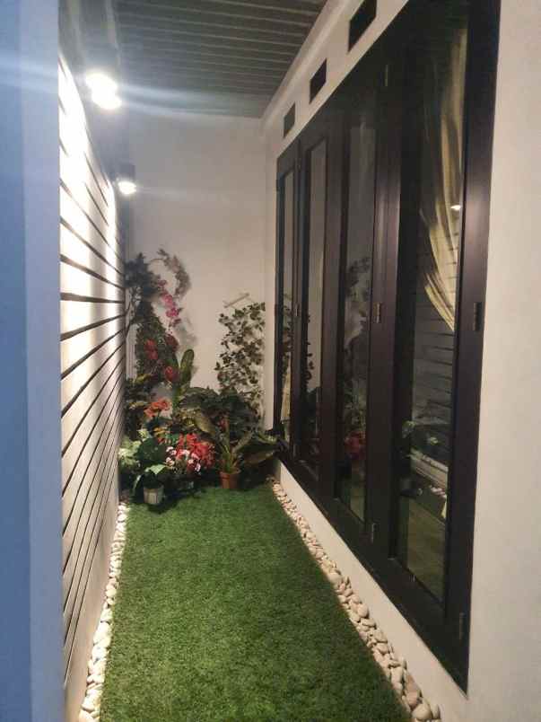 dijual rumah singgasana pradana