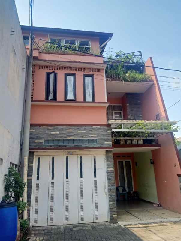 dijual rumah srengseng sawah