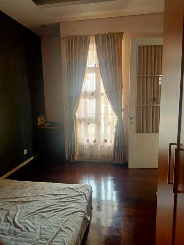 dijual rumah srengseng sawah