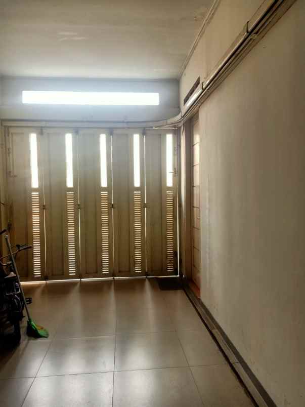 dijual rumah srengseng sawah