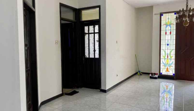 dijual rumah strategis bandung