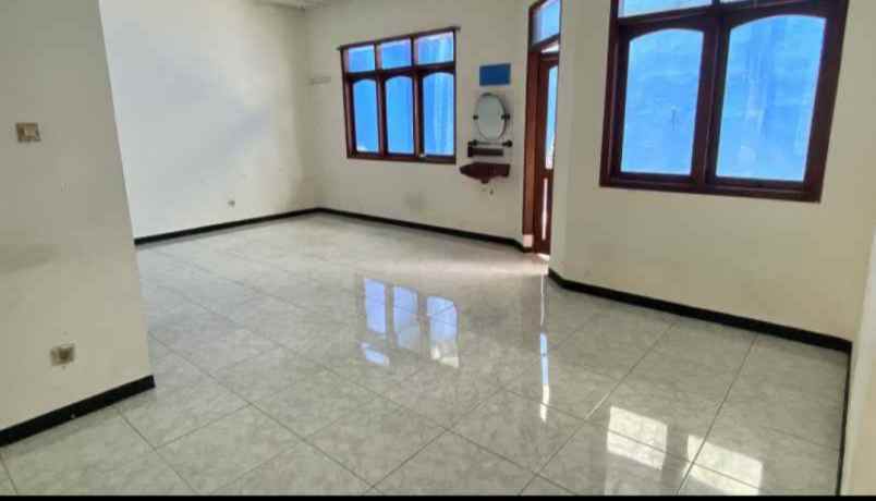 dijual rumah strategis bandung