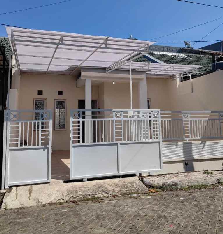 dijual rumah sukolilo dian regency