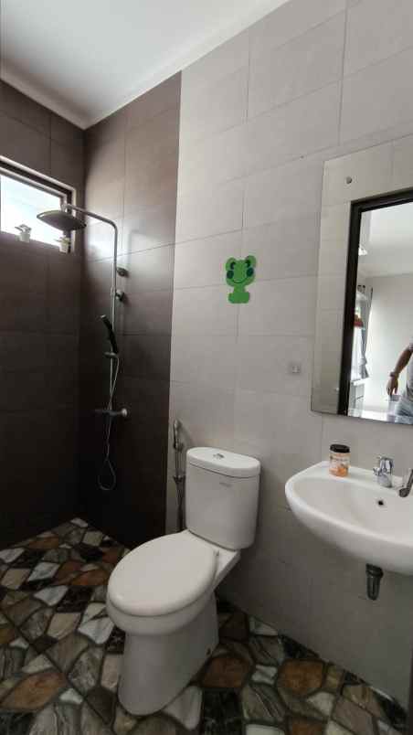 dijual rumah summarecon bekasi cluster