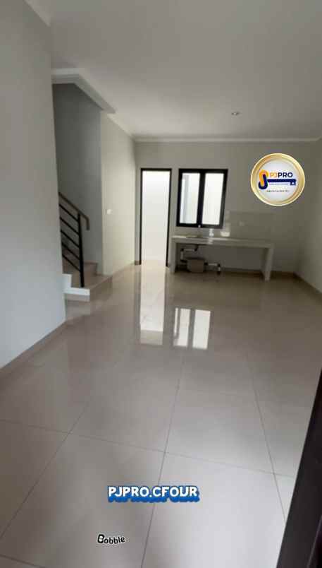 dijual rumah summarecon crown gading