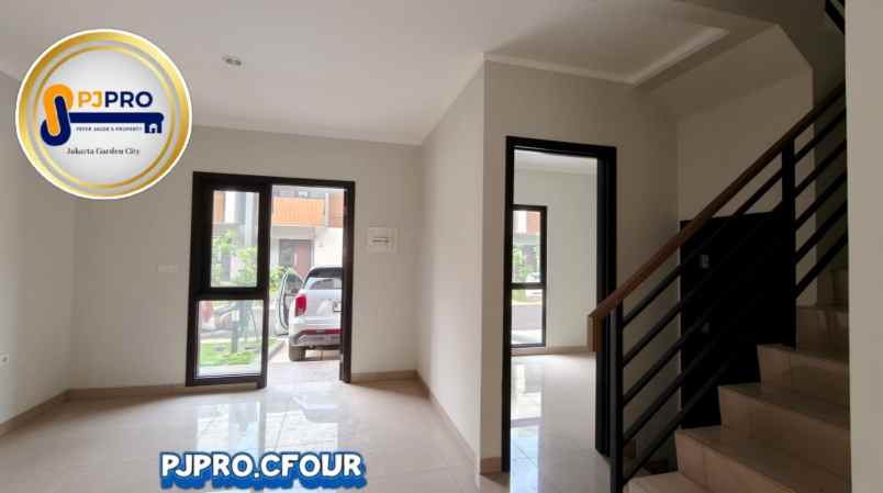 dijual rumah summarecon crown gading