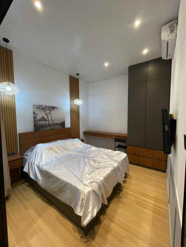 dijual rumah suvarna sutera tangerang