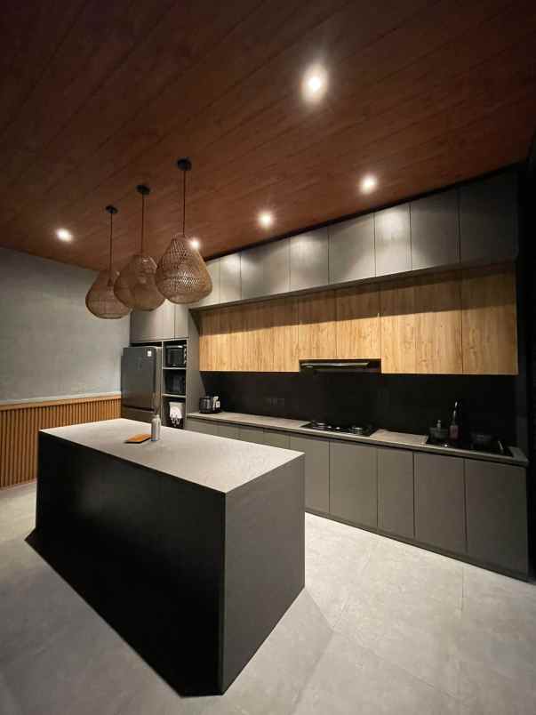 dijual rumah suvarna sutera tangerang