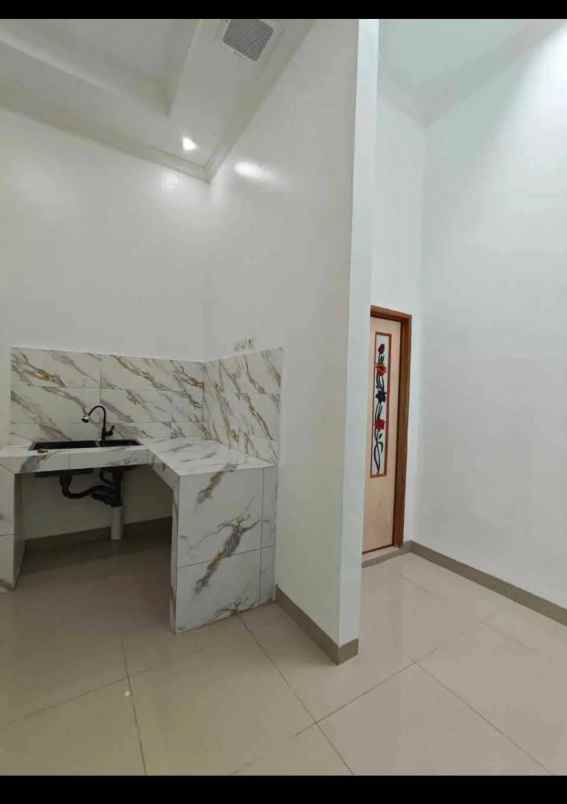 dijual rumah taman harapan baru kota