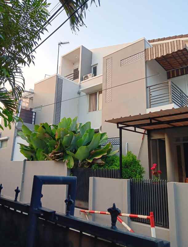 dijual rumah taman malaka utara pondok