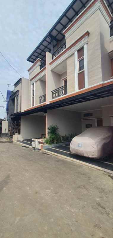 dijual rumah taman mini