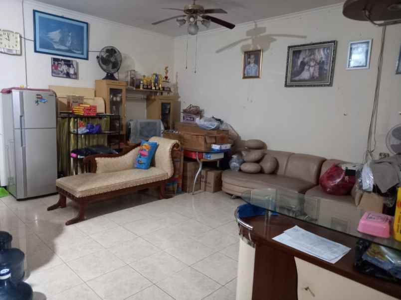 dijual rumah taman pondok indah wiyung