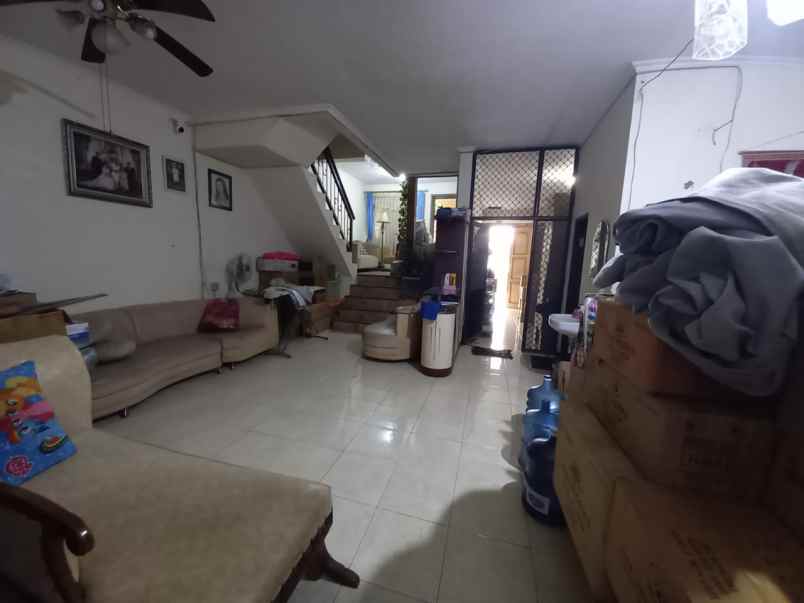 dijual rumah taman pondok indah wiyung