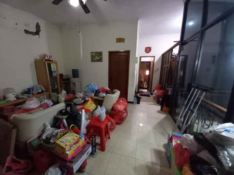 dijual rumah taman pondok indah wiyung
