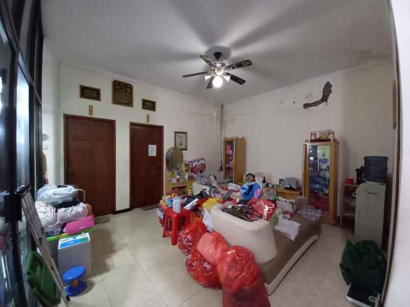 dijual rumah taman pondok indah wiyung