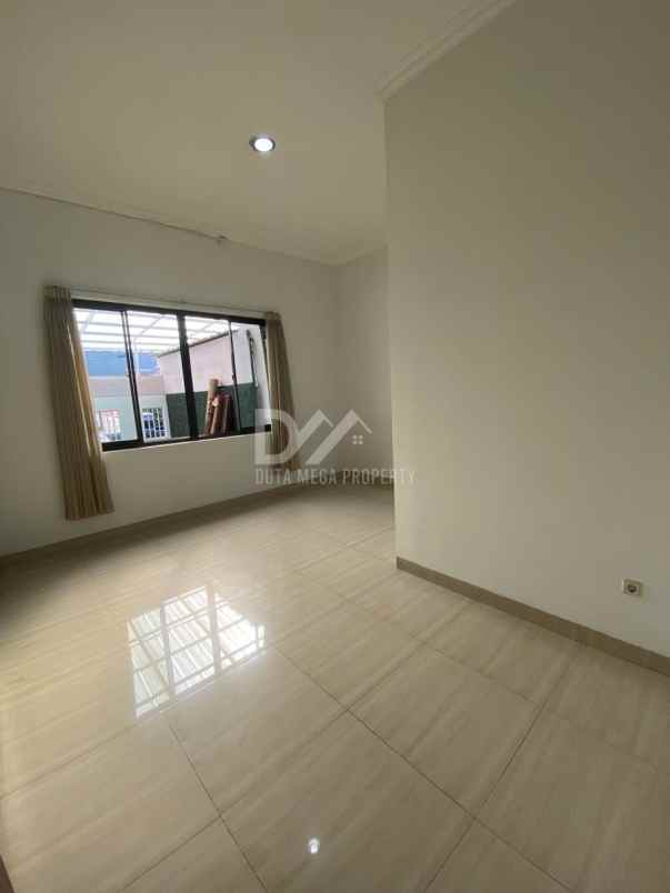 dijual rumah tempat usaha di nusa loka bsd city