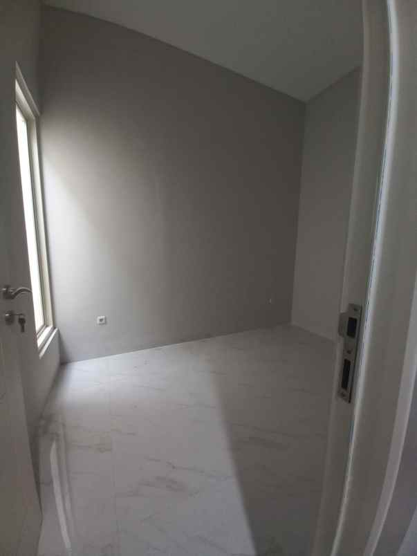 dijual rumah tenggilis mejoyo selatan