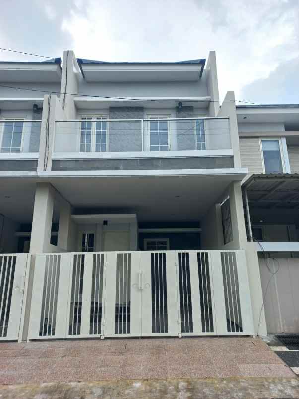 dijual rumah tenggilis mejoyo selatan